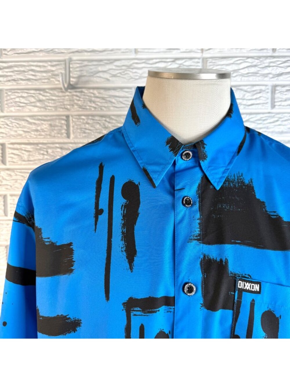 Dixxon The Slater Short Sleeve Button Up Shirt Size Large Blue Black Abstract